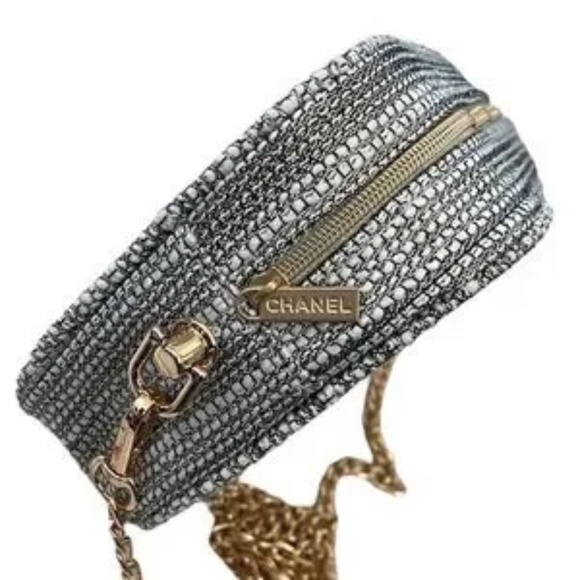 Chanel 2022 Limited Edition tweed crossbody bag, with Stay Polished Holiday Set - Picture 3 of 10